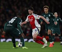 Arsenal lehen zortzien artean sendotu da; Cityk, berriz, ezin aurrera eginda jarraitzen du