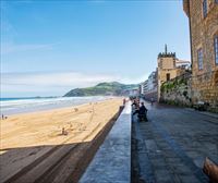 Zarauzko hondartza klima-aldaketaren aurka egokituko da, olatuen eragina murriztu eta pasealekua babesteko