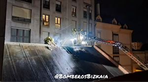 Intoxicadas dos personas tras incendiarse la capilla del antiguo colegio Hijas de la Cruz de Santurtzi