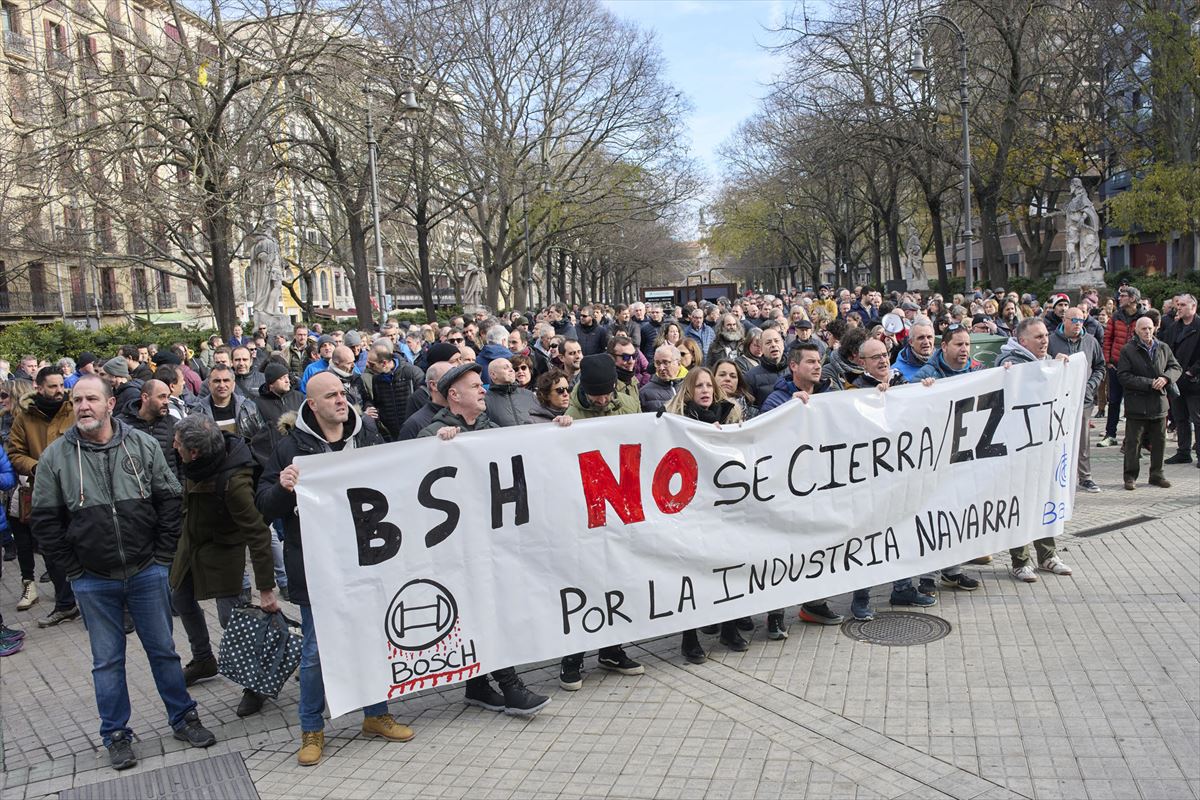 BSHko beharginek Nafarroako Parlamentuan egindako bilkura. 