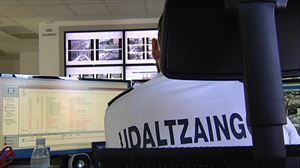 Las multas impuestas y detenciones realizadas por el policía local sin título carecen de validez jurídica