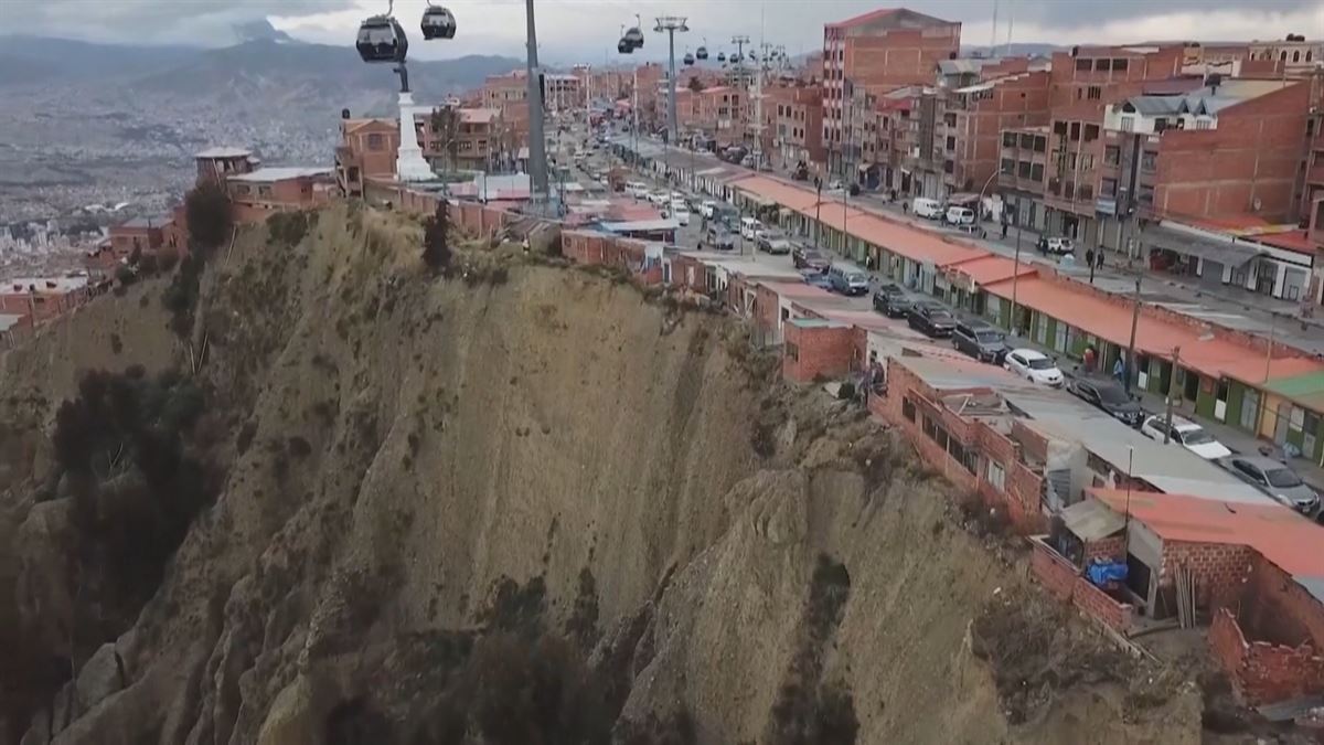 Las "casas suicidas" de La Paz. Imagen obtenida de un vídeo de EITB Media.