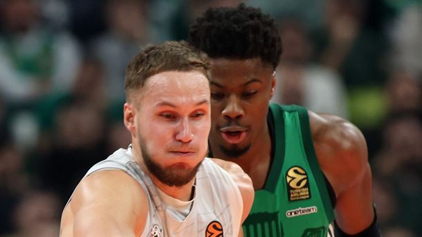 Tadas Sedekerskis y Kostas Antetokounmpo, en una acción del partido. Foto: EFE.  