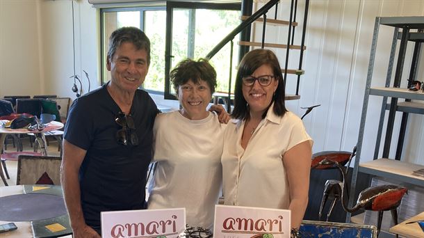 Lorena Gómez junto a Alain y Françoise en Urrugne