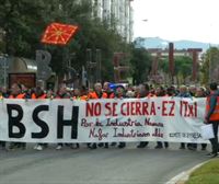 Miles de personas salen a la calle en Pamplona en contra del cierre de BSH