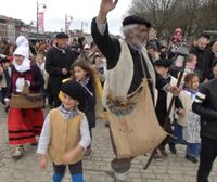 Olentzero y Mari Domingi han visitado Baiona este sábado