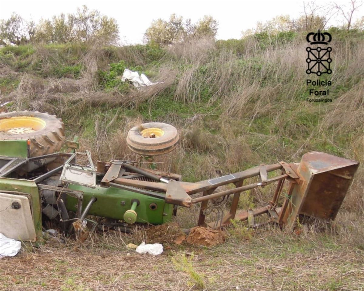 Tractor accidentado en Arroniz. Foto: Policía Foral de Navarra