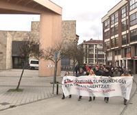 Sunsundegui enpresako langileek manifestazioa egin dute Altsasun enpresak bizi duen egoera salatzeko