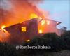 Localizan un cuerpo sin vida entre los escombros del caserío incendiado en Bermeo