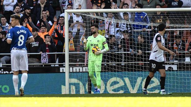 Antonio Sivera en el partido contra el Valencia. Foto: @Alaves