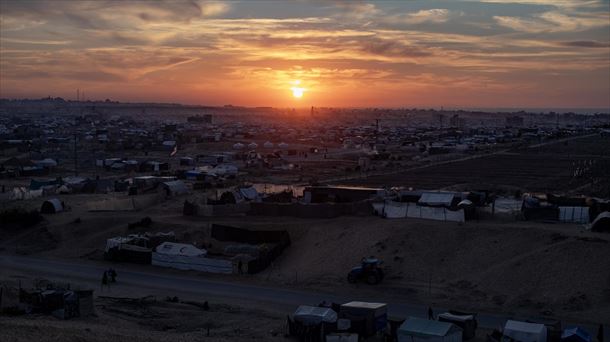 Khan Youniseko kanpaleku inprobisatua, Gaza hegoaldean.
