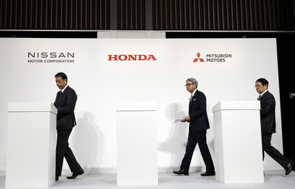 Presentación de la fusión de Nissan y Honda en rueda de prensa