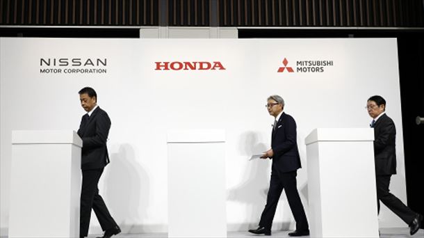 Presentación de la fusión de Nissan y Honda en rueda de prensa