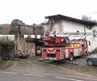 Encuentran un cuerpo entre los escombros del caserio calcinado el domingo en Bermeo