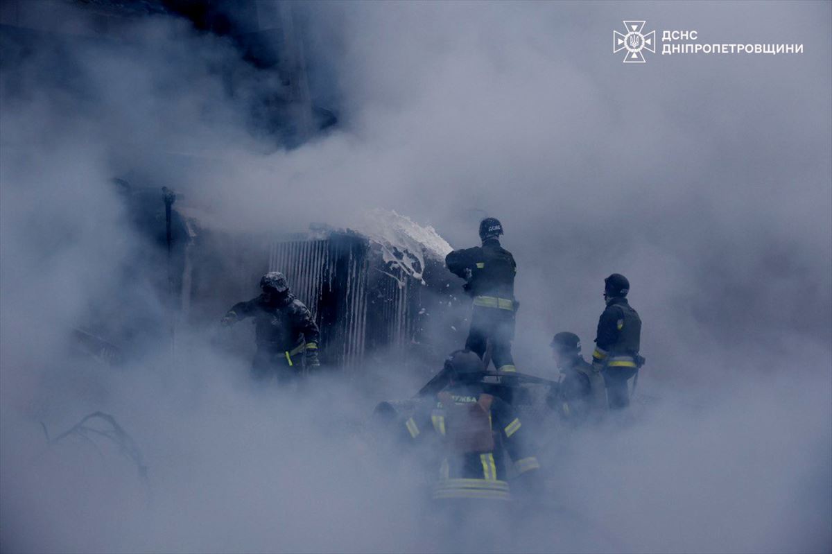 Sofocan el fuego tras el ataque ruso