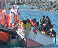 Seis cayucos llegan a las Islas Canarias durante el día de Navidad