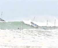 Perú cierra 91 puertos ante un temporal de olas gigantes totalmente ''anómalo''