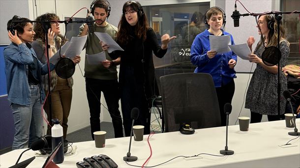 El coro Blue Velvet Gospel Singers canta en directo en ''Boulevard'' 