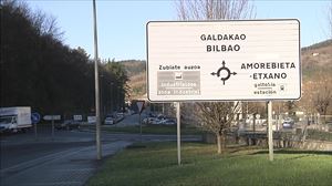 Txirrindulari bat larri zauritu da Lemoan, auto batek harrapatuta