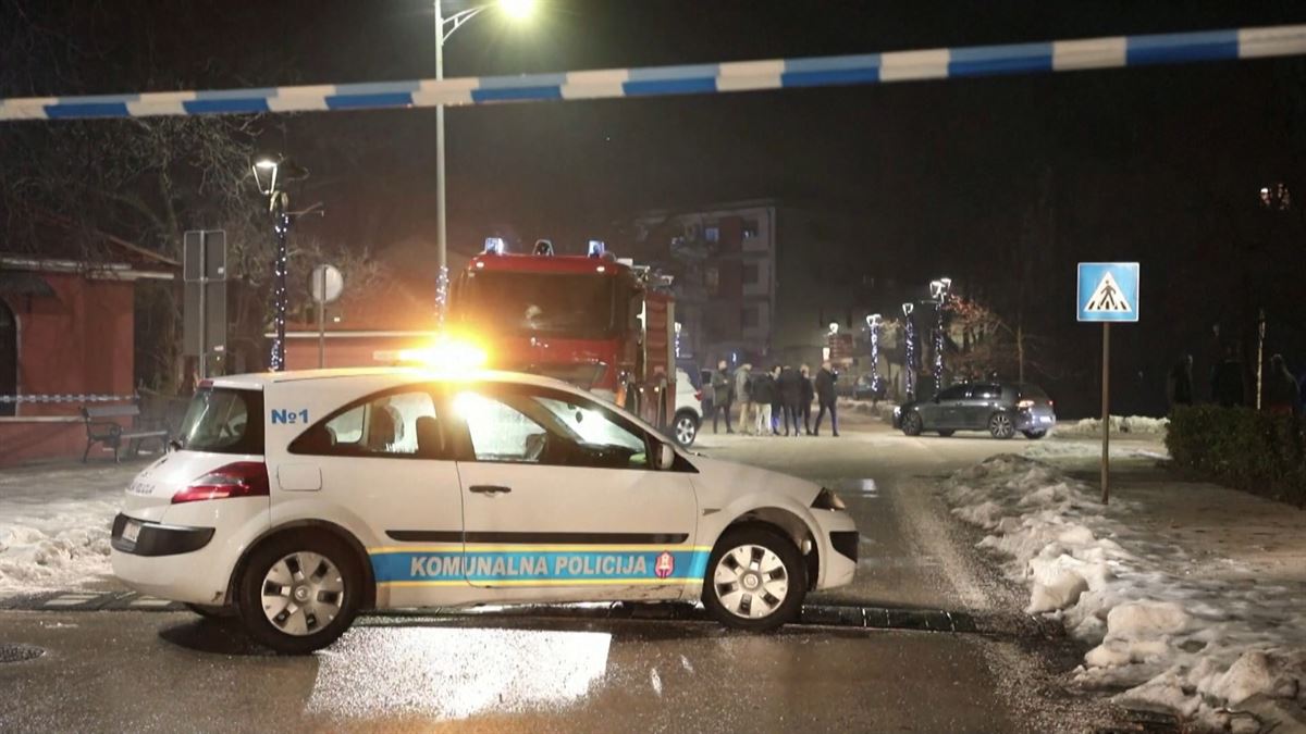 Agentes de la Policía en el lugar de los hechos. Foto: EFE