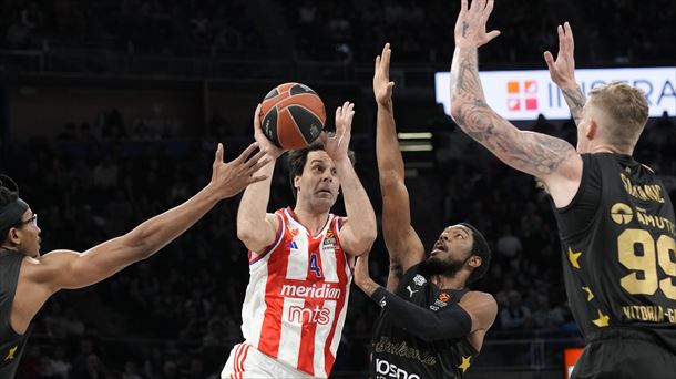 Partido entre el Baskonia y el Estrella Roja. Foto: EFE