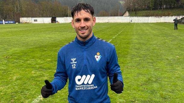 Iván Gil, en su primer entrenamiento con el Eibar