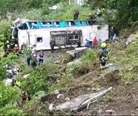 Al menos 12 muertos y 30 heridos tras caer un autobús por un barranco en el suroeste de Colombia