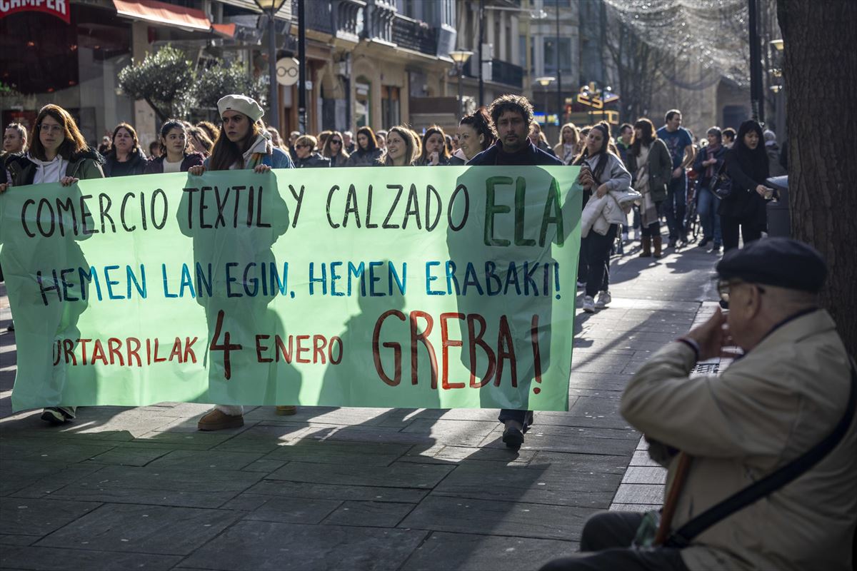 Manifestación en San Sebastián, este sábado. EFE