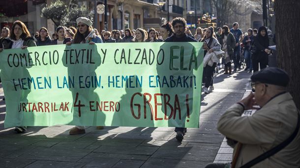 Manifestación en San Sebastián, este sábado. EFE