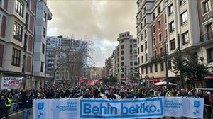 Abian da Sare plataformaren protesta ''Behin betiko konponbidea, elkarbizitza, bakea'' lelopean