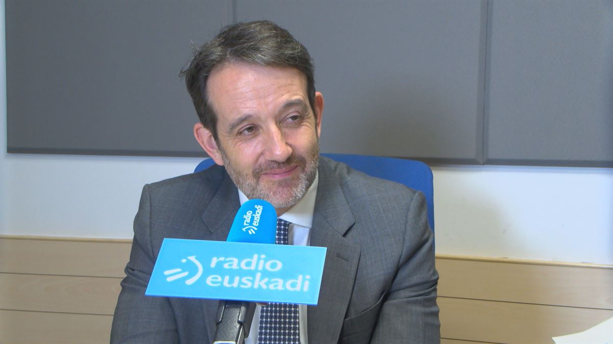 Aner Uriarte, durante la entrevista en Radio Euskadi. Foto: EITB