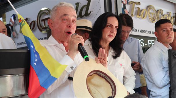Kolonbiako presidente ohi Alvaro Uribe