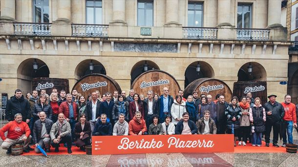 Foto de familia en la apertura del 