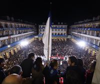 Bandera jaitsita, amaitu da 24 orduko festa Donostian