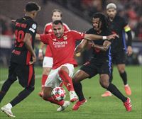 El Barça está en octavos tras remontar al Benfica y el Liverpool sigue invicto