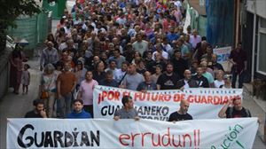 Guardianeko langileek datorren astelehenean erabakiko dute greba mugagabea hasiko duten ala ez