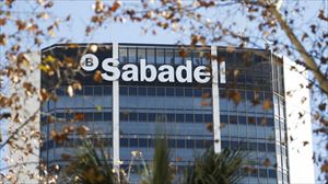 La CNMC autoriza la opa del BBVA al Sabadell y deja la operación en manos del Gobierno español