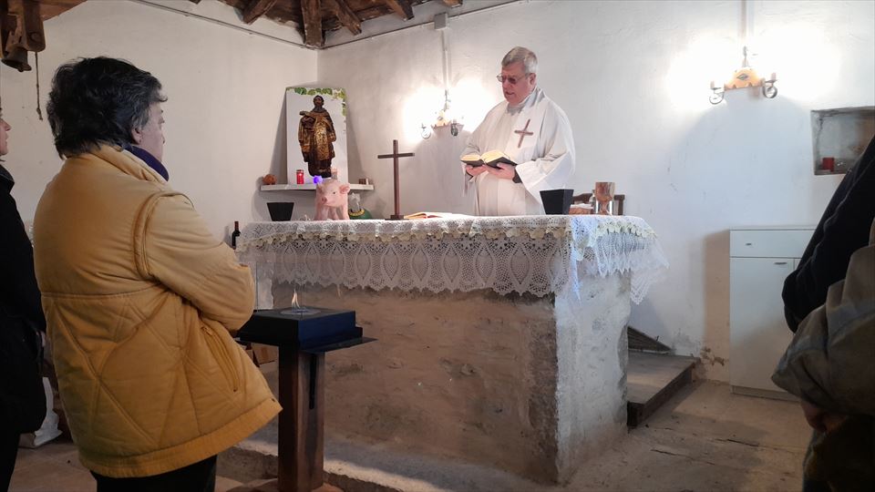 D. Pedro preside la misa