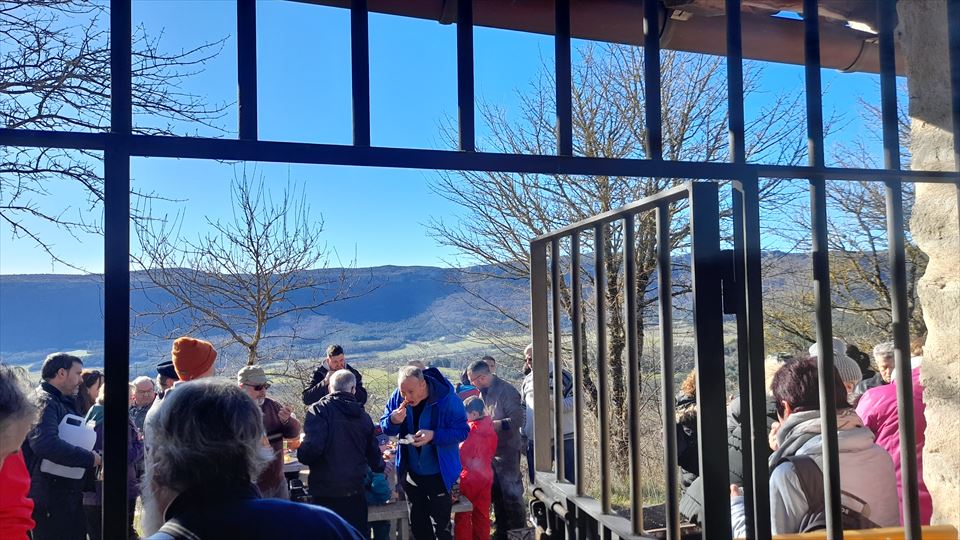 Desde este rústico templo se divida la sierra de Arkamo