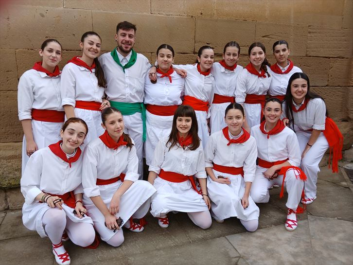 Foto grupal de Irule Dantza Taldea
