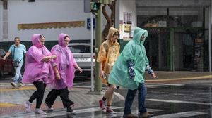 La tormenta Eowyn paraliza Escocia e Irlanda del Norte: alertas rojas, cierres masivos y transporte colapsado