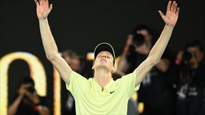 Jannik Sinnerrek titulua berretsi du Australian Zvereven aurka, eta bere hirugarren Grand Slama irabazi du 