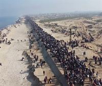 Decenas de miles de desplazados palestinos regresan al norte de Gaza