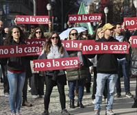 Numerosas concentraciones simultáneas denuncian el maltrato de los perros utilizados para la caza