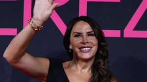 Karla Sofia Gasconek polemikaren ostean behin betiko isiltasuna iragarri du eta barkamena eskatu du