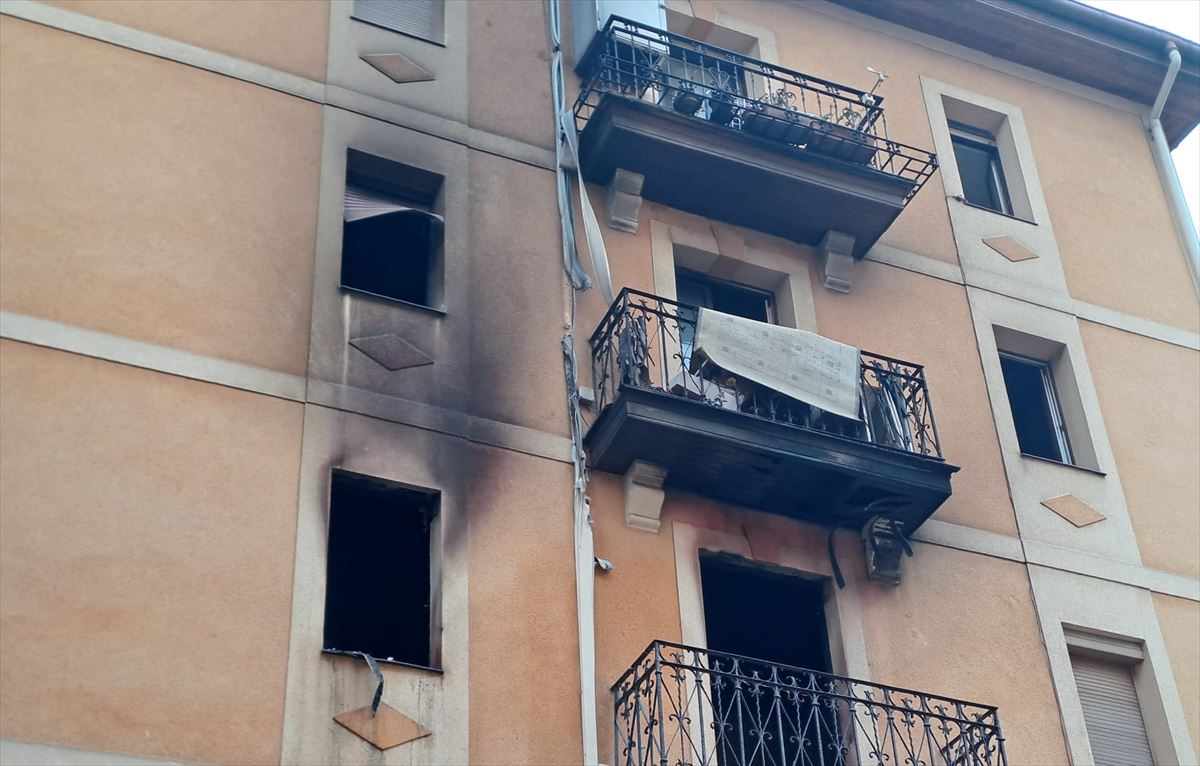 Así ha quedado la casa incendiada en Erandio. Foto: Radio Euskadi