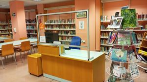 Debako liburutegiaren haurrentzako ordutegi murriztua aldatzeko Eusko Jaurlaritzak esku har dezan eskatu dute