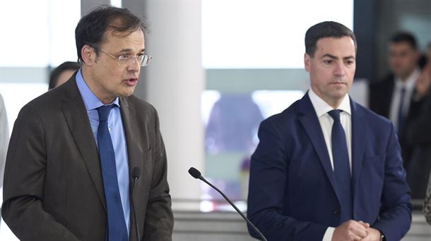 Alberto Martinez eta Imanol Pradales, otsailaren 14ko ekitaldi batean. EFE.