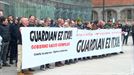 Guardianeko langileek elkarretaratzea egin dute Bilbon enpresaren itxieraren&#8230;