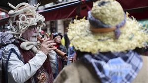 Koloreak, musikak eta alaitasunak hartuko dituzte Euskadiko kaleak asteburu honetan